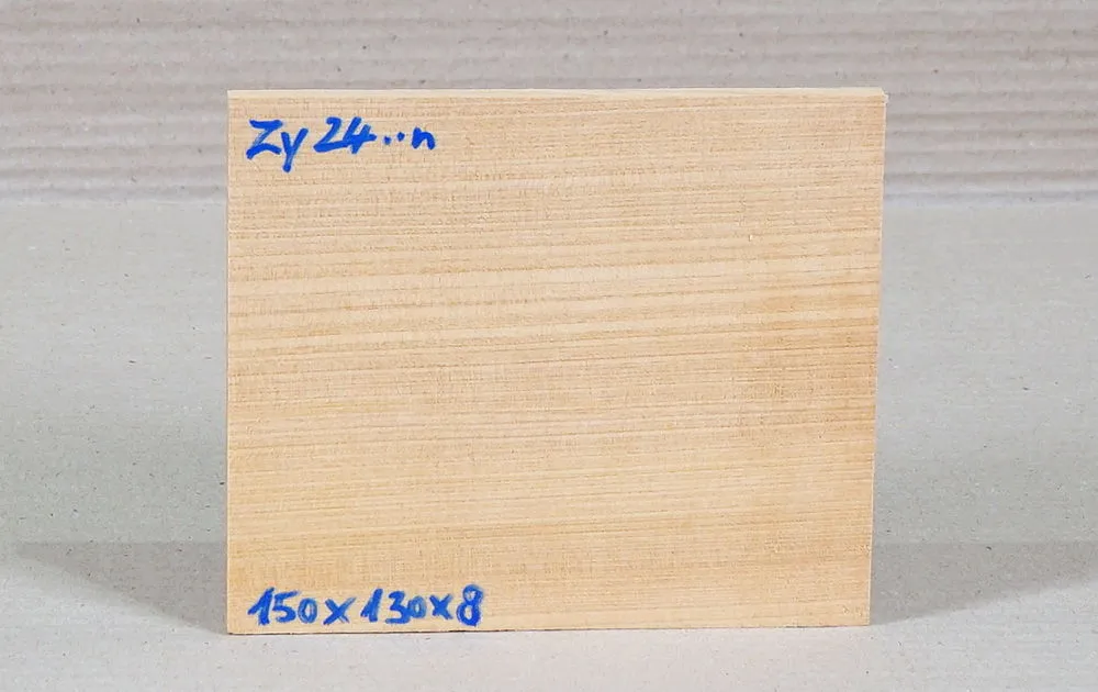 Zy024 Mittelmeer-Zypresse Brettchen 150 x 130 x 8 mm