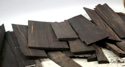 Eb040 Ebony assortment of different remnants and pieces, ca. 400 mm length